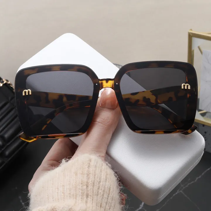 Brand%20Sunglasses%20Women's%20Square%20Classic%20Large%20Frame%20Fashion%20Men's%20Rectangular%20Letter%20Design%20Retro%20Sun%20Glasses%20UV400%20-%20Image%202