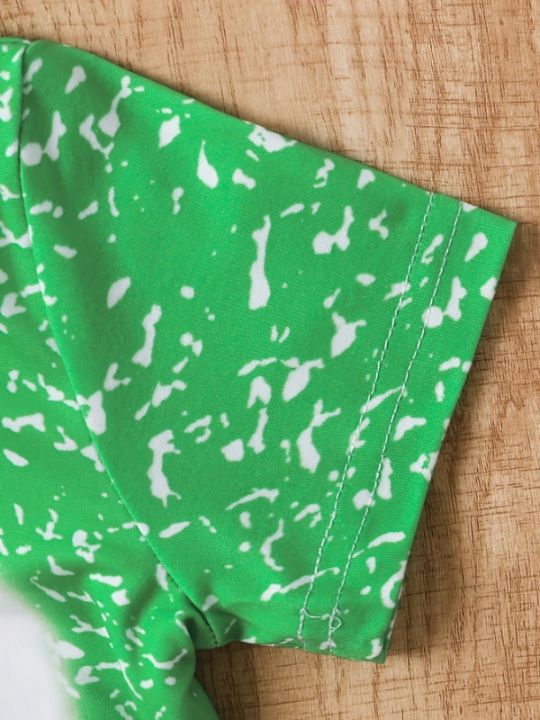 Girls'%202Pcs%20Green%20Clover%20Outfit:%20Graphic%20Tee%20+%20Flared%20Pants%20St.%20Patrick's%20Set%20-%20Image%204