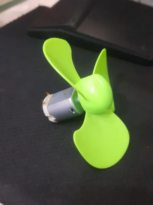 Pack%20of%205%20pair%20of%203v%206v%20motors%20and%20(80mm)%203%20blade%20hard%20plastic%20fan%20propeller%20fan%20wing%20fan%20blade%20fan%20par%20for%203V%205V%206V%209V%2012V%20motors%20-%20Image%204