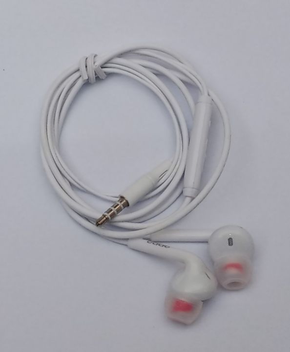 High-Quality%20Wired%20Earphones%20with%20Volume%20Control%20and%20Built-In%20Mic%20for%20Gaming%20and%20Streaming%20-%203.5mm%20Plug%20-%20Image%207