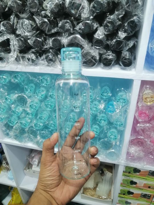 Transparent%20Water%20Bottle%20500Ml-Stay%20Refreshed%20Sleek%20And%20Durable%20Design%20made%20of%20transparent%20plastic%20-%20Image%203