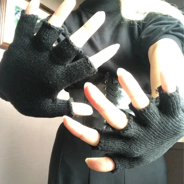 Black%20Half%20Finger%20Kittened%20Wool%20Hand%20Gloves%20for%20Men%20and%20Women%20-%20Image%203