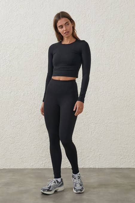 Long%20sleeve%20crop%20top%20and%20laggings%20set%20for%20women%20-%20Image%202