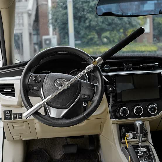 Heavy%20Duty,%20Universal%20Steering%20Wheel%20Lock,%20Anti%20Theft%20steering%20lock.%20-%20Image%203