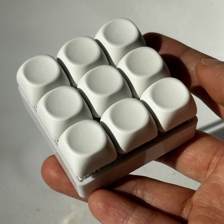 4/9-button%20Keyboard%20Keychain%20Shaft%20Tester%20Fidget%20Toy%20with%20Sound%20Effects%20Compact%20Size%20Easy%20Portability%20Comfortable%20Touch%20-%20Image%204