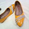 yellow pumps/girls shoes/women shoes/fancy pumps/winter pumps. 
