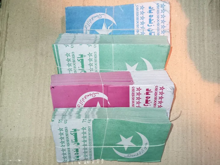Pakistani%20Paper%20Flag%20Jhandian%20for%2014%20August%20-%2014%20August%20Random%20Color%20Jhandiyan%20300%20Flag%20Banner%20for%20Independence%20Day%20Home%20Decor%20-%20Image%206