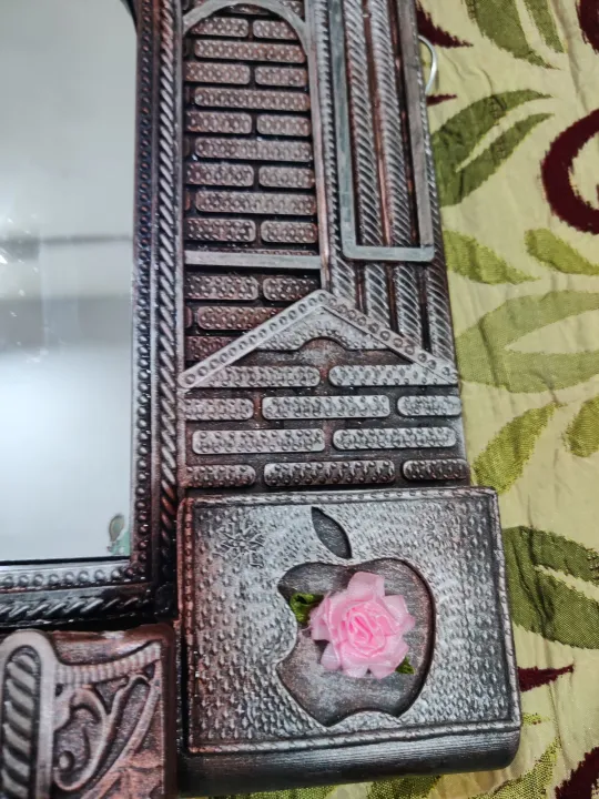 Hut%20shape%20Mirror%20with%20Beautiful%20Decore%20-%20Image%203