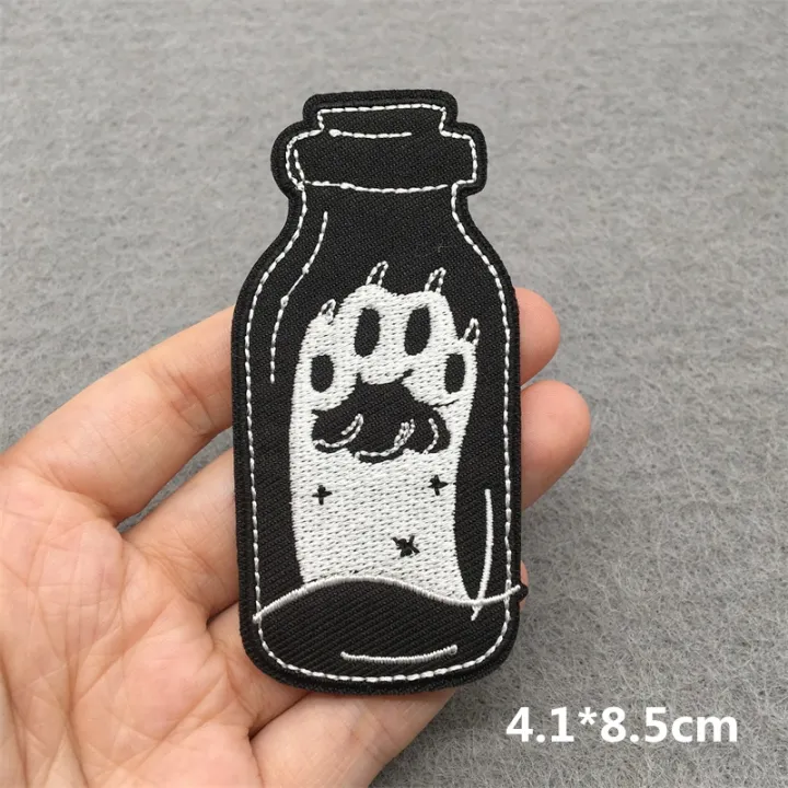 Black%20and%20White%20Embroidery%20Patches%20for%20Clothing%20Punk%20Skull%20Applications%20Iron%20on%20Patches%20Sewing%20Clothes%20Stickers%20-%20Image%206