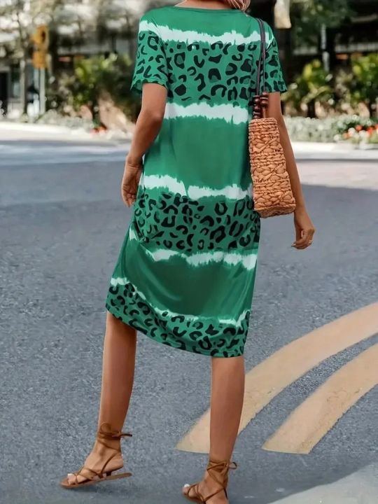 Fashion%20Women's%20Plus%20Size%201XL-8XL%20Casual%20Dress%20Short%20Sleeve%20Dress%20Tie%20Dye%20Leopard%20Short%20Sleeve%20V%20Neck%20Slight%20Stretch%20Dress%20-%20Image%204