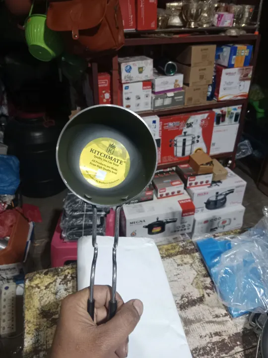 Kitchmate%20Pure%20Iron%20Tadka%20Pan%20Mini%20Round%20Frying%20Pan%20with%20Steel%20Handle%20-%20Image%205