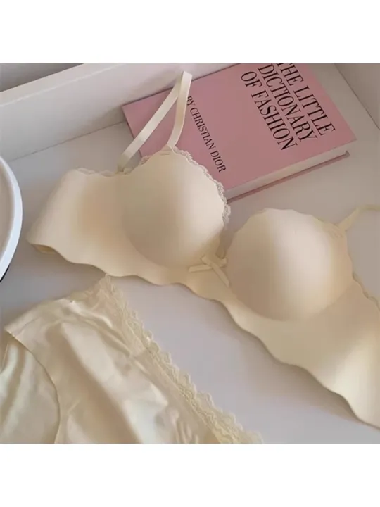 YUQI%20Small%20Bust%20Seamless%20Bra%20Set%20%7CExtra%20Padded%20Lift%20Enhancer%20for%20Flat%20Chest,%20Anti-Sagging%20Support%20T-Shirt%20Bra%20&%20Panties%20bralette%20-%20Image%204