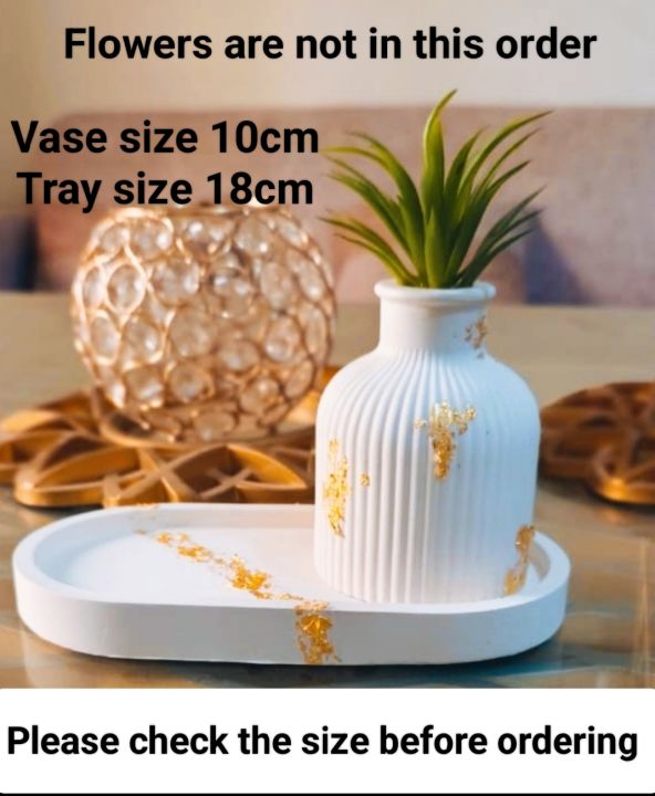 Beautiful Concrete Hand made Mini Vase and Mini Oval Tray | White and Golden colour vase and Oval Tray| Minimal design || Decorative vase and Oval tray| Home decor | Concrete Home decor | Dry flowers vase and Oval Tray