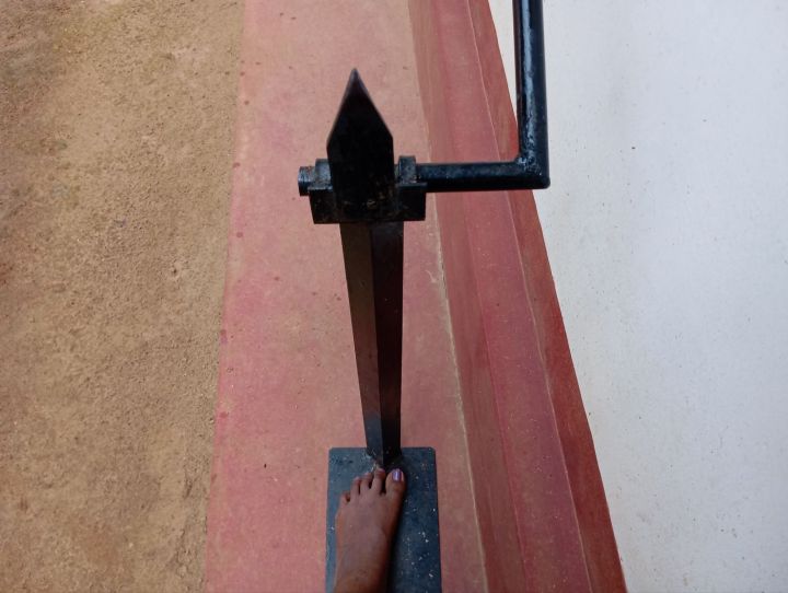 coconut%20husk%20removing%20tool%20-%20Image%205