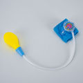 Children's doctors go home to simulate sphygmomanometer toys. 