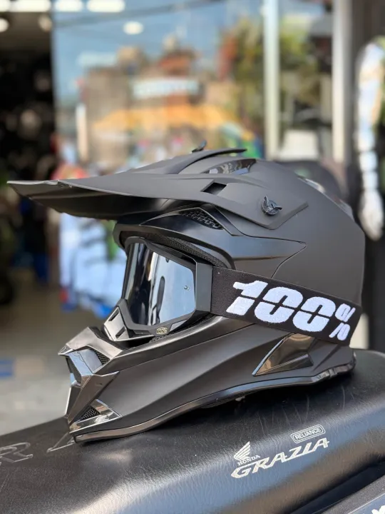 Bull%20Dirt%20Helmet%20With%20Goggles%20-%20Image%207