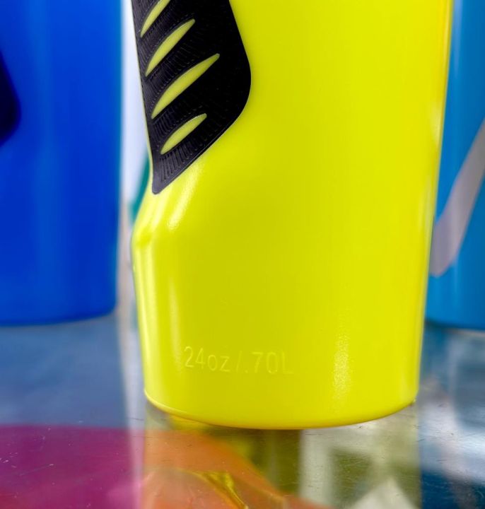 NIKE%20BOTTLE%20HYPER%20FUEL%20700%20ML%20-%20Image%204