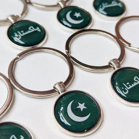 Pakistan%20Flag%20Keyring%20/%20Keychain%20-%20Patriotic%20Round%20Design%20-%20Image%202