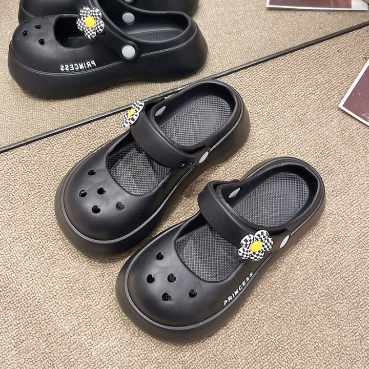 A pair of children's summer open-toe hole shoes, soft and comfortable slippers, sizes 30/31-40/41,QT-325
