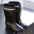 Fashionable and minimalist style drawstring and tight mouth waterproof and anti slip outdoor work women's rain boots.
