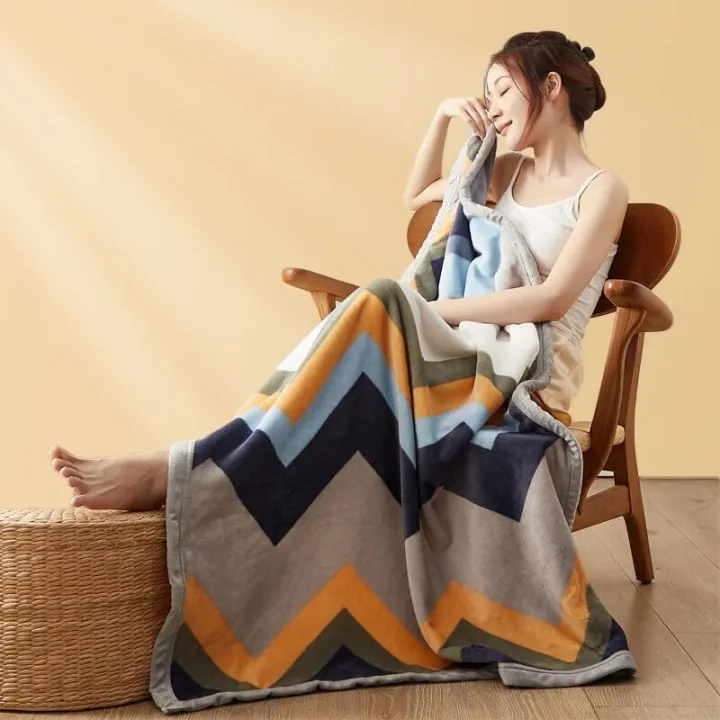 Extra%20Soft%20Flannel%20Blanket%20Thickened%20Nap%20Air%20Conditioning%20Blanket%20-%20Image%204