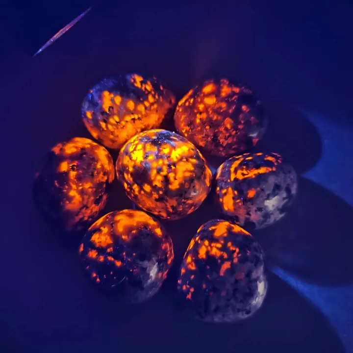 Natural%20Bright%20Yooperlites%20Flamestone%20UV%20Glowing%20Crystal%20Stone%20FireStone%20Fluorescent%20Sodalite%20Flame%20Stone%20Home%20Decoration%20Stone%20-%20Image%204