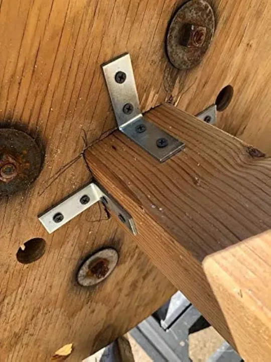 Steel%20L%20Shaped%20Support%20Angle%20with%20Screw%20for%20Wall,%20Size:-%202''%20X%202"Pack%20of%202%20-%20Image%203