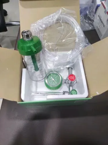 MEDICAL%20OXYGEN%20KIT%20%E2%80%93%20PRESSURE%20GAUGE%20WITH%20FLOW%20METER%20&%20HUMIDIFIER%20BOTTLE%20-%20Image%204