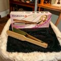 Rimengton 8816 Professional Hair Crimper for Women – 950° High Heat Keratin Therapy Styling Tool – Premium Quality Hair Waver – Original Hair Crimping Iron for Salon & Home Use. 