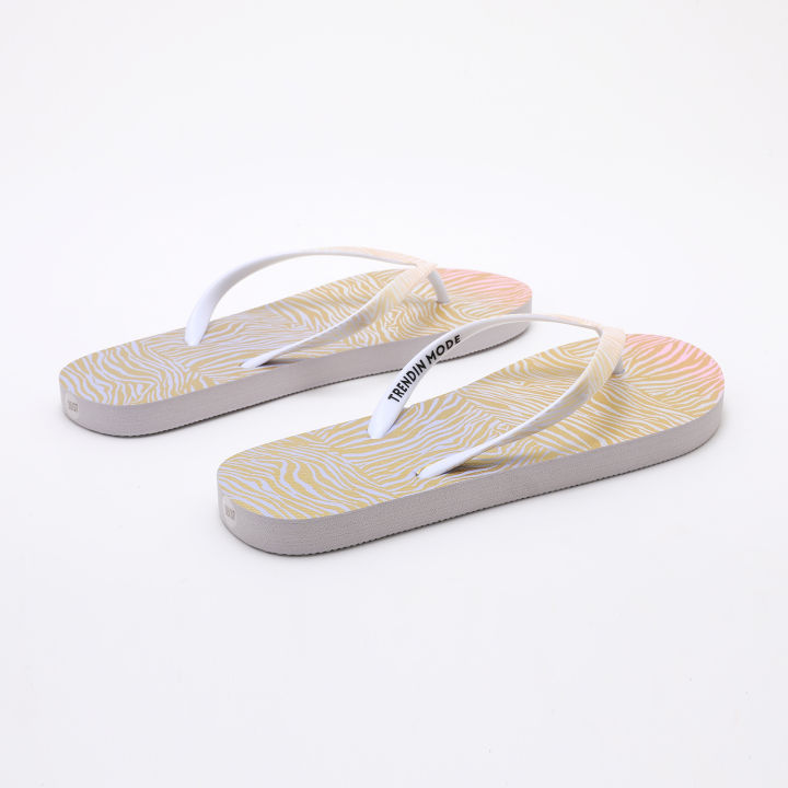 Women's%20Flip%20Flops%20Lightweight%20and%20Soft%20Footbed,%20Thin%20Strap%20Beach%20Sandal%20-%20Image%203