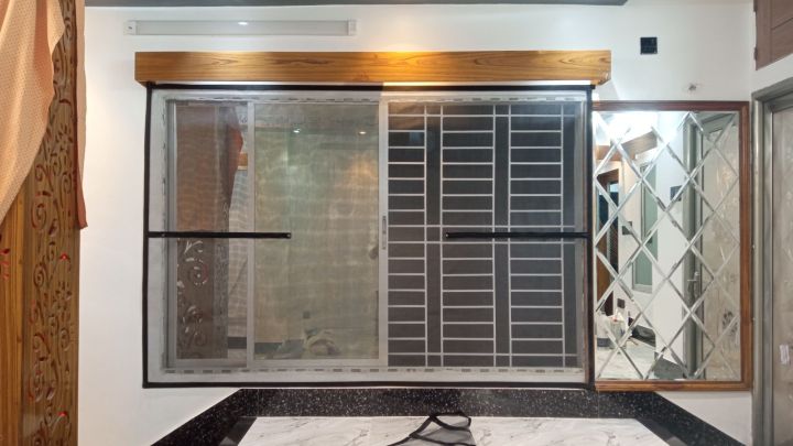 Export%20quality%20anti%20mosquito%20window%20net%20with%20Chain%20system%20(5%20feet%20/%205%20feet)%20-%20Image%204