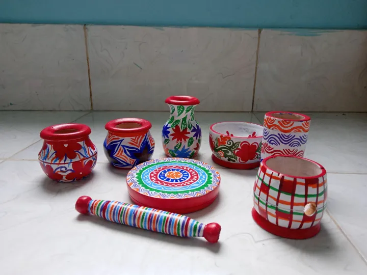Beautiful%20wooden%20kitchen%20hand%20print%20toy%20set%20-%20Image%202