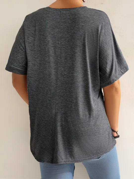 Plus%20Size%20Women's%20V-Neck%20Short%20Sleeve%20Casual%20T-Shirt%20with%20Front%20Pockets%20Comfortable%20and%20Stylish%20Top%20-%20Image%202
