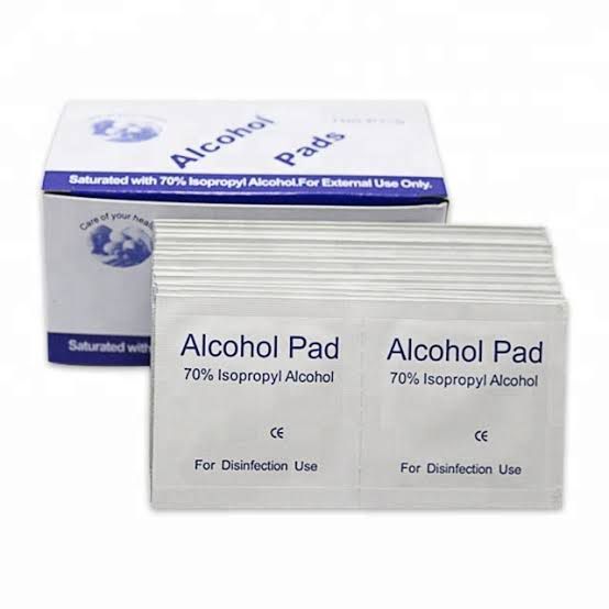 200 pcs Alcohol Swab Expiry: 2028 Isopropyl 70 % - Alcohol Pads - Sterile - made in china Alcohol Swab - Isopropyl - Alcohol Pads - Sterile - 50 Pieces - made in china - Recommended for addition in First Aid kits