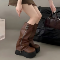 2026Arrival Fashionable Wide-Leg Knight Long Boots with Inner Elevator & Thick Sole, Side Zipper, Belt Buckle and Slouchy Design.