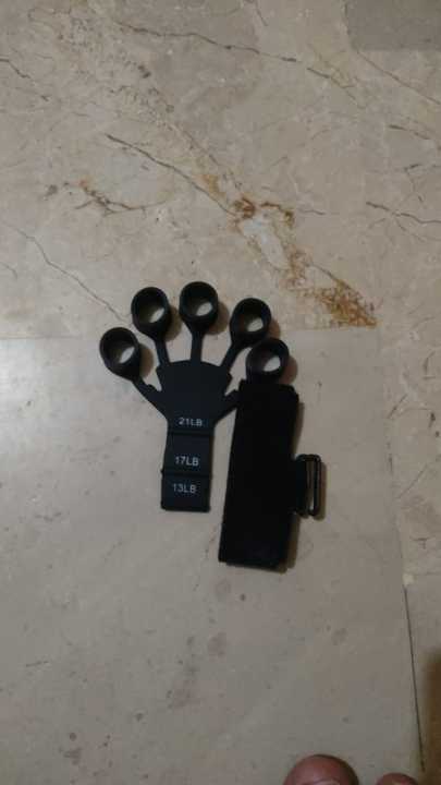 finger%20gripper%20hand%20gripper%20finger%20excersicer%203%20resistant%20levels%20hand%20straightener%20-%20Image%204