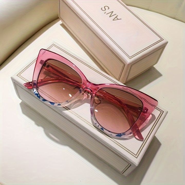 Women's%20cat's%20eye%20box%20simple%20gradient%20color%20matching%20Sunglasses-Joker%20fashion%20glasses%20-%20Image%205