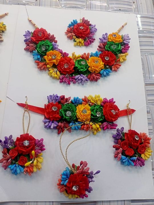 *Artificial Flower Jewelry Set*
*Choker Necklace, Earrings, Martha Tikka and 1 Hand Bracelet Attached With Adjustable Ring*
*13 color veriations*
*Wedding Occasion*