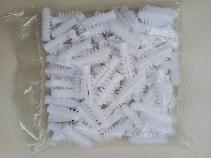 Royal%20plug%20No.10%20premium%20quality%201inch%20100pcs,%20Suitable%20use%20for%20wiring%20drill%20High%20Strength%20Heavy%20duty%20Standard%20quality%20Size%20-%20No.%2010%20%20Length%20-%201%20inch%20%20Color%20-%20White,%20Green,%20Red%20%20Made%20in%20China%20-%20Image%203
