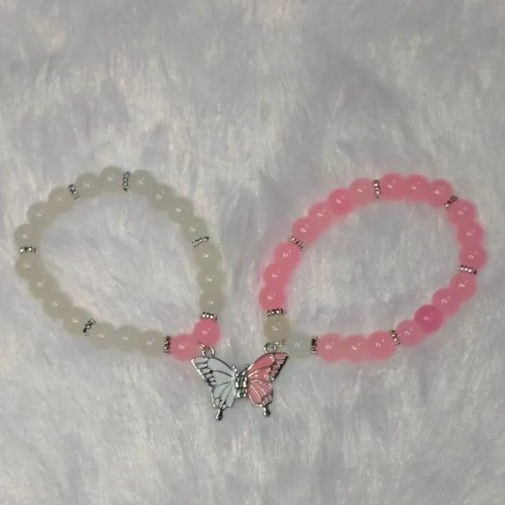 Beautiful%20pink%20and%20white%20butterfly%20charm%20bracelet%20Glass%20beads%20friendship%20bracelet%20for%20couples,%20best%20friends,%20girls%20-%20Image%204