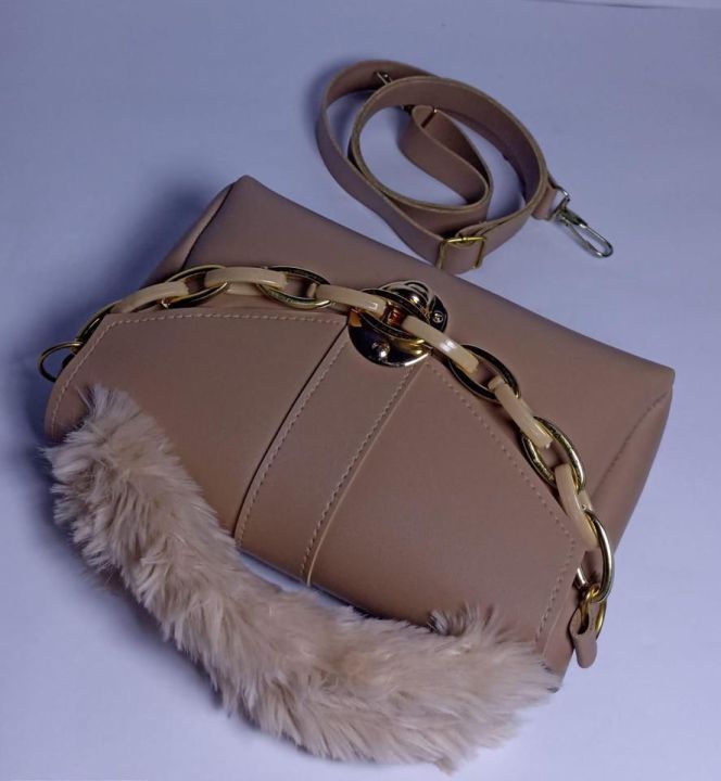 Women's%20Chunky%20Chain%20Purse%20with%20Fur%20-%20Image%202