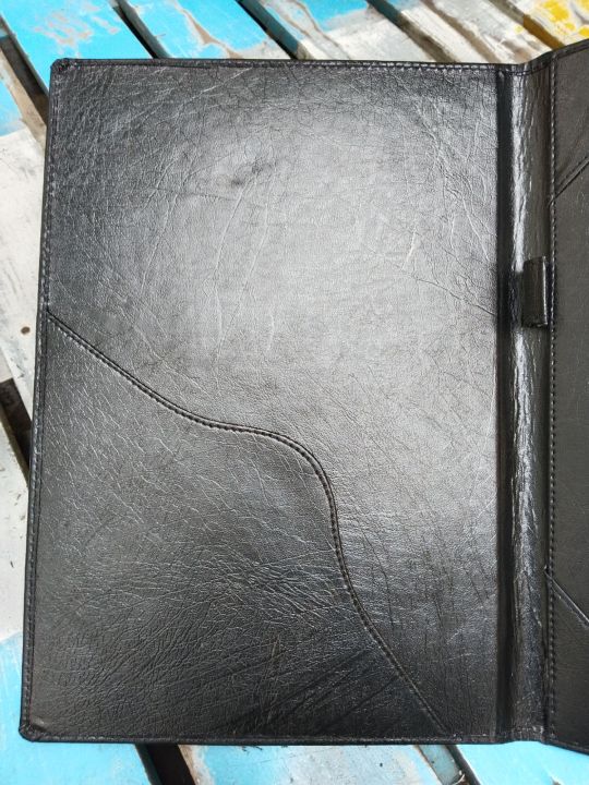 Convocation%20File%20Folder/Certificate%20Folder/Signing%20Folder-%20Safeguard%20Your%20Achievements%20and%20Important%20Documents%20-%20Image%203