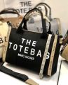 The Tote bag Marc Jacobs with huge capacity. 