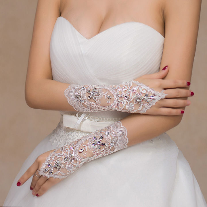 1%20Pair%20White/Red/Beige%20Bridal%20Gloves%20Elegant%20Short%20Paragraph%20Rhinestone%20White%20Lace%20Glove%20Beautiful%20Wedding%20Accessories%20-%20Image%203