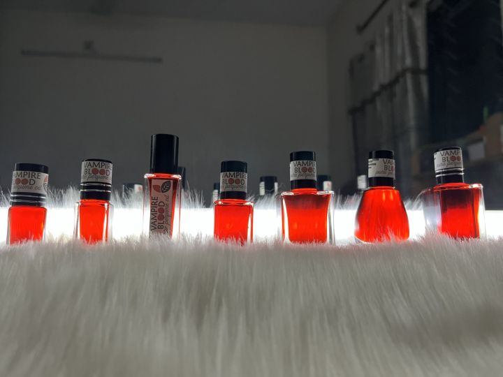 Vampire%20Blood%2024%20hours%20long%20lasting%20%20premium%20perfume%20oil%20with%20different%20quantities%20(3ml,3.5ml,6ml,8ml,10ml,15ml)%20sweet%20refreshing%20roll%20on(%20selectable)%20-%20Image%208