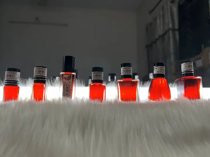 Vampire%20Blood%2024%20hours%20long%20lasting%20%20premium%20perfume%20oil%20with%20different%20quantities%20(3ml,3.5ml,6ml,8ml,10ml,15ml)%20sweet%20refreshing%20roll%20on(%20selectable)%20-%20Image%208