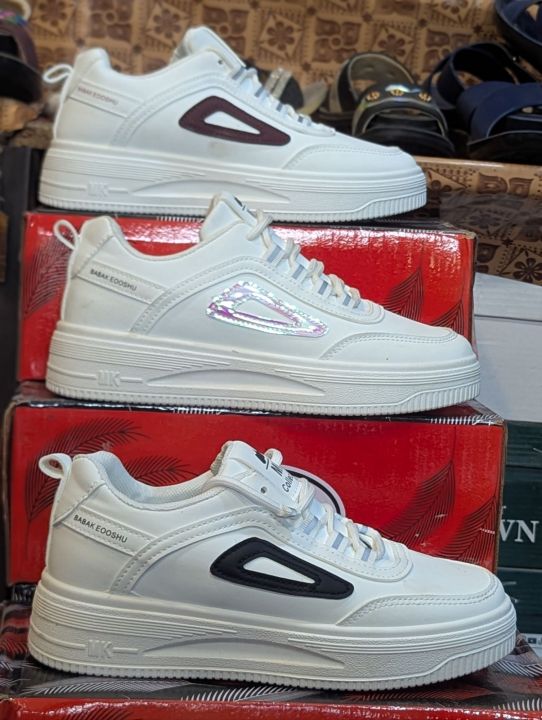 -%20Brand:%20MK%20Collection%20Style%0A-%20Color:%20White%20With%20Black%20/%20Brown%20/%20Pink%20Triangle%0A-%20Material:%20Soft%20PU%20Leather%20Upper%0A-%20Sole:%20Thick%20Rubber%20Sole%20-%20Comfortable%20&%20Anti-Slip%0A-%20Best%20for:%20College,%20University,%20Casual%20&%20Daily%20Wear%20-%20Image%202