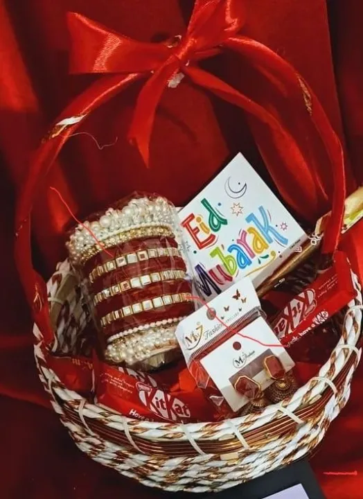 Customize%20gift%20basket%20for%20girls%20-%20Image%204