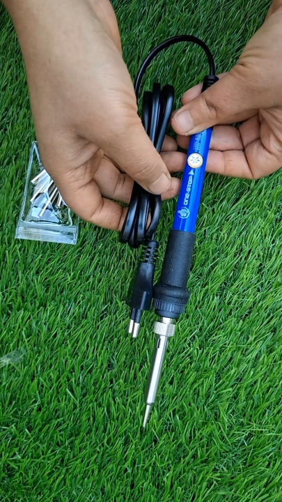 XCY 60W Adjustable Temperature Electric Soldering Iron Kit with 5 Replaceable Tips – Fast Heating, Precision Welding Tool for DIY, Electronics & Circuit Repair