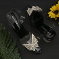 butterfly heel sendal. 